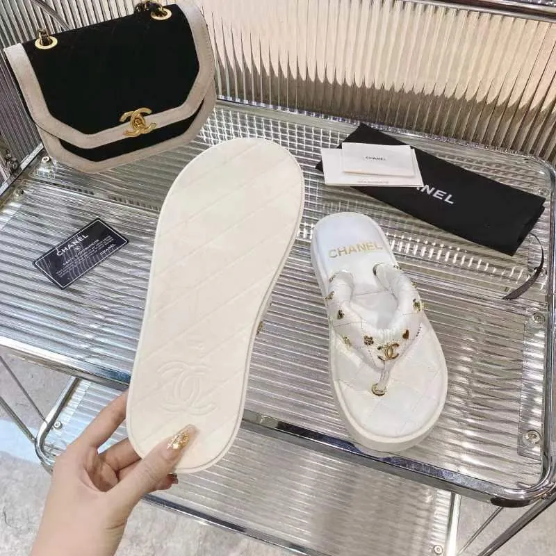 👟👟Ex-factory price 460👟👟 CHANEL 2022SS C Jia Xiaoxiang new summer bread slippers flip-flops flip-flops beach sandals original 7100 purchase development production Xiaoxiang 2023 summer hot style bread slippers irresistibly cute! The color of macarons and ice cream combined with the chubby figure is like stepping on bread or clouds ☁️Super strong wrapping feeling!  Fabric: Original customized super soft sheepskin Lining: Original customized super soft sheepskin Sole: Exclusive molded ultra-light foam outsole Sole thickness: 2CM Size: 35-40